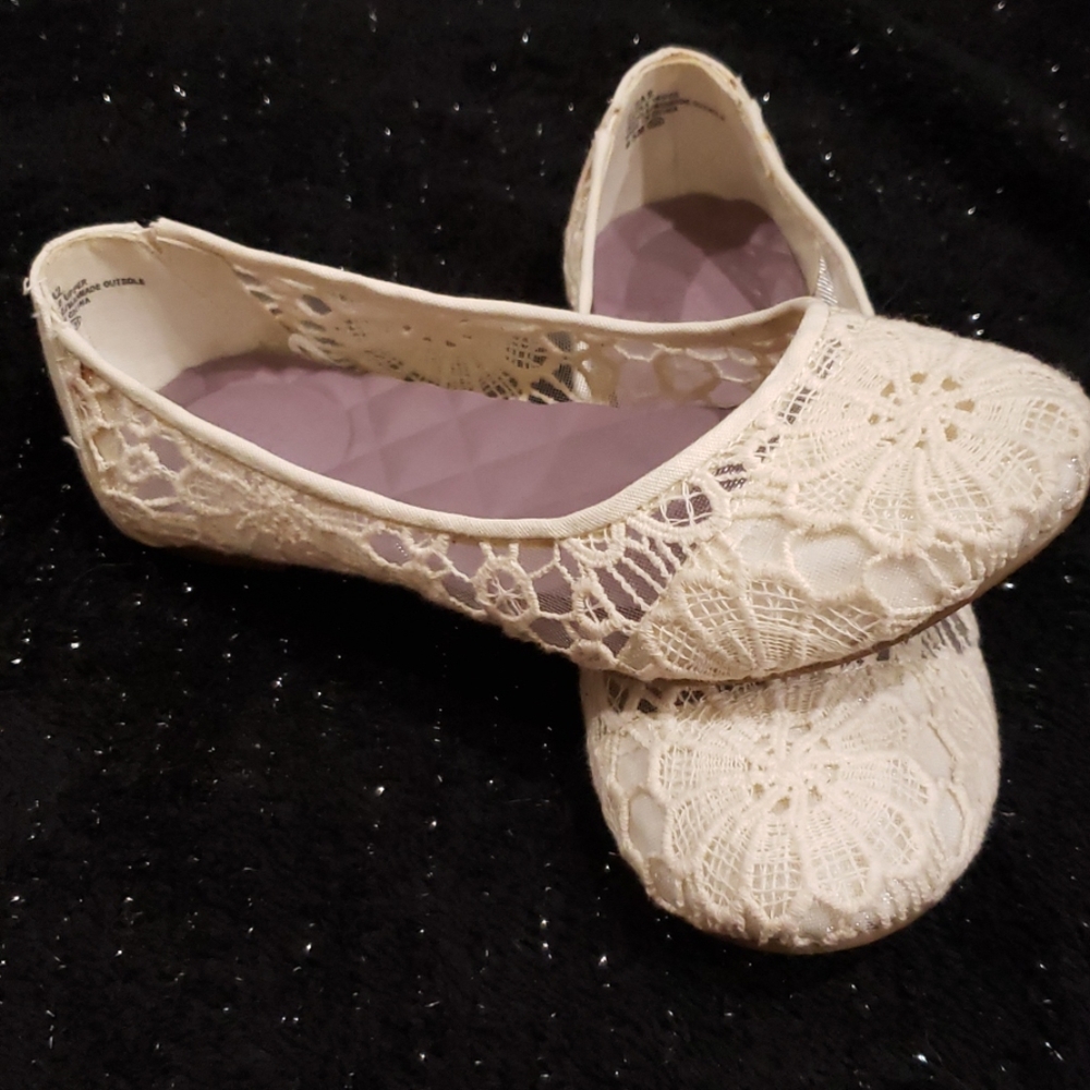 Lace flats